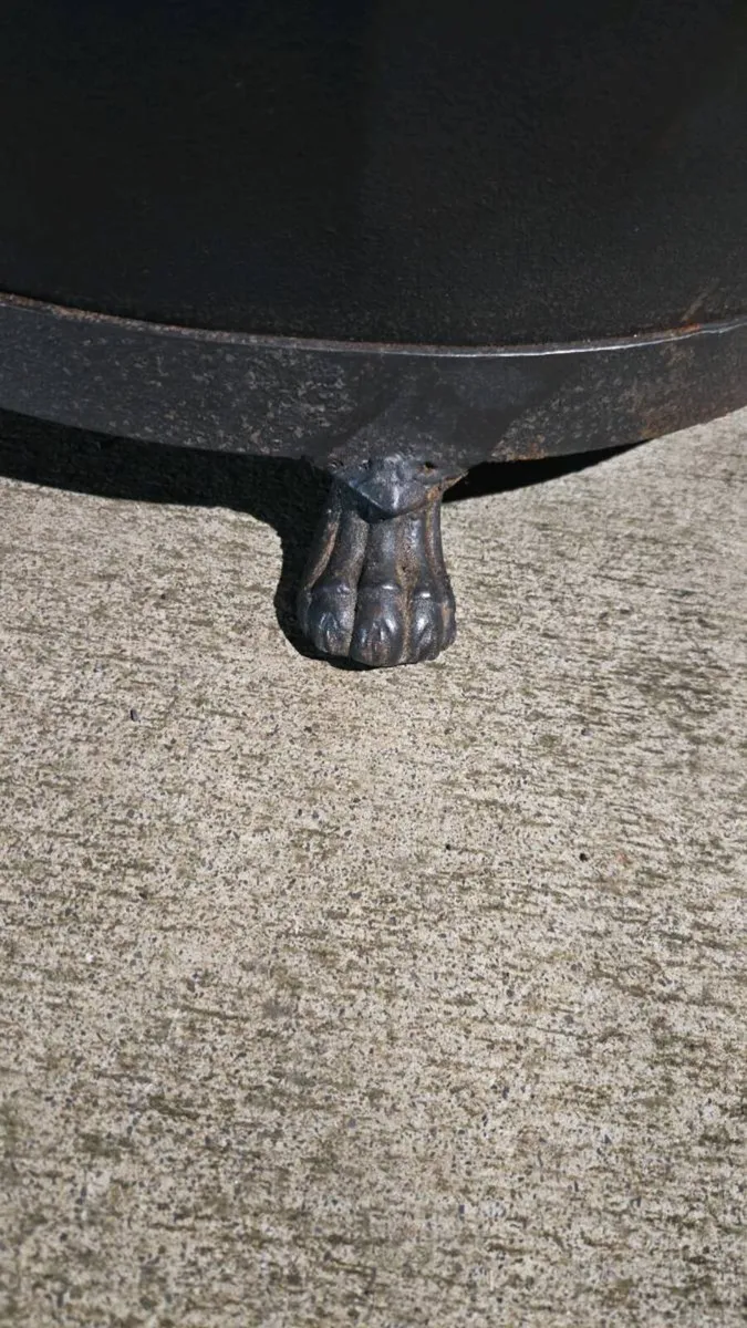 Large oval Bath/Planter - Image 3