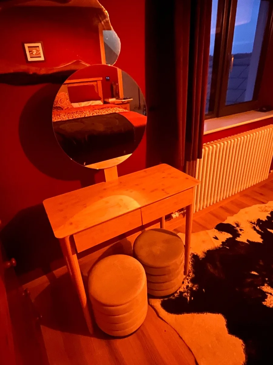 Dressing table and 2 stools