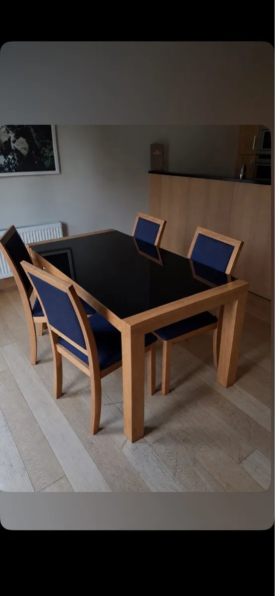 Table & Chairs