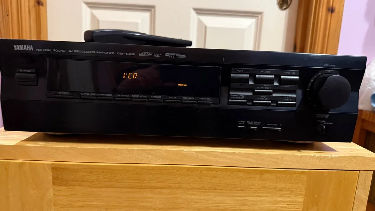 Yamaha AV PROCESSOR/AMPLIFIER DSP-E492 - Image 2