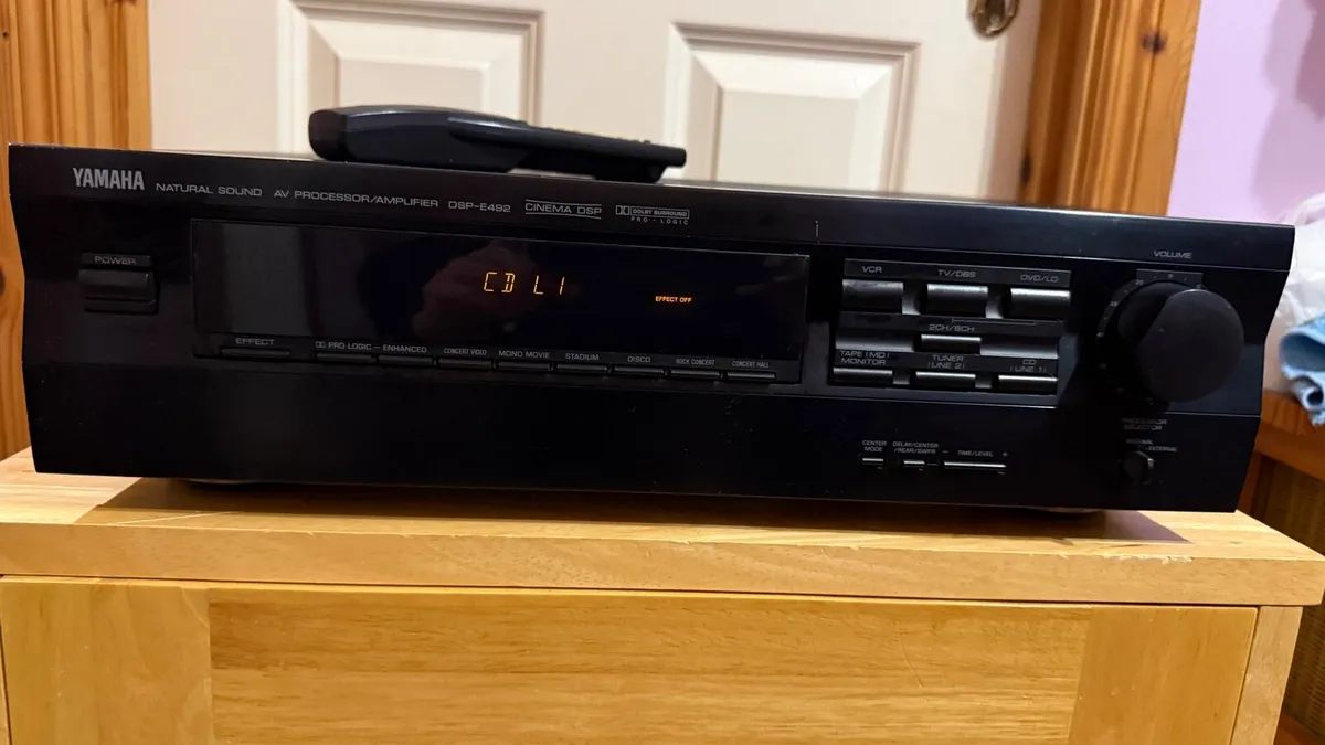 Yamaha AV PROCESSOR/AMPLIFIER DSP-E492 - Image 1
