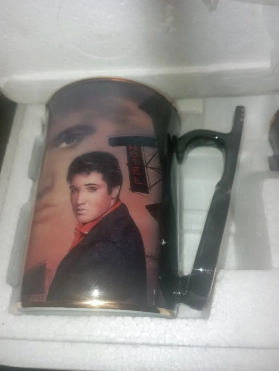 ELVIS PRESLEY GREATEST  HITS  PORCELAIN MUGS - Image 2