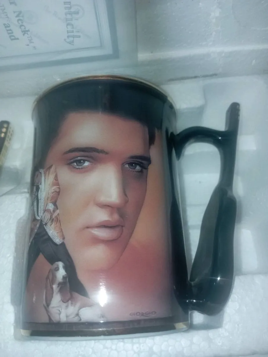 ELVIS PRESLEY GREATEST  HITS  PORCELAIN MUGS - Image 4