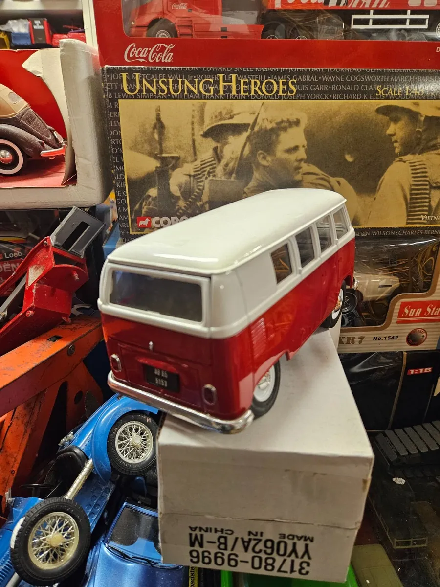 Corgi Solido VW Van 1.18 - Image 2