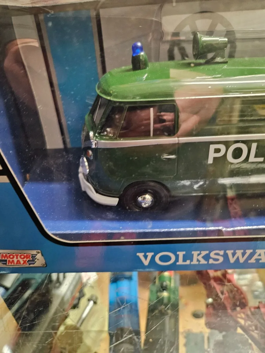 Corgi Motormax VW Police Van 1.24 - Image 2