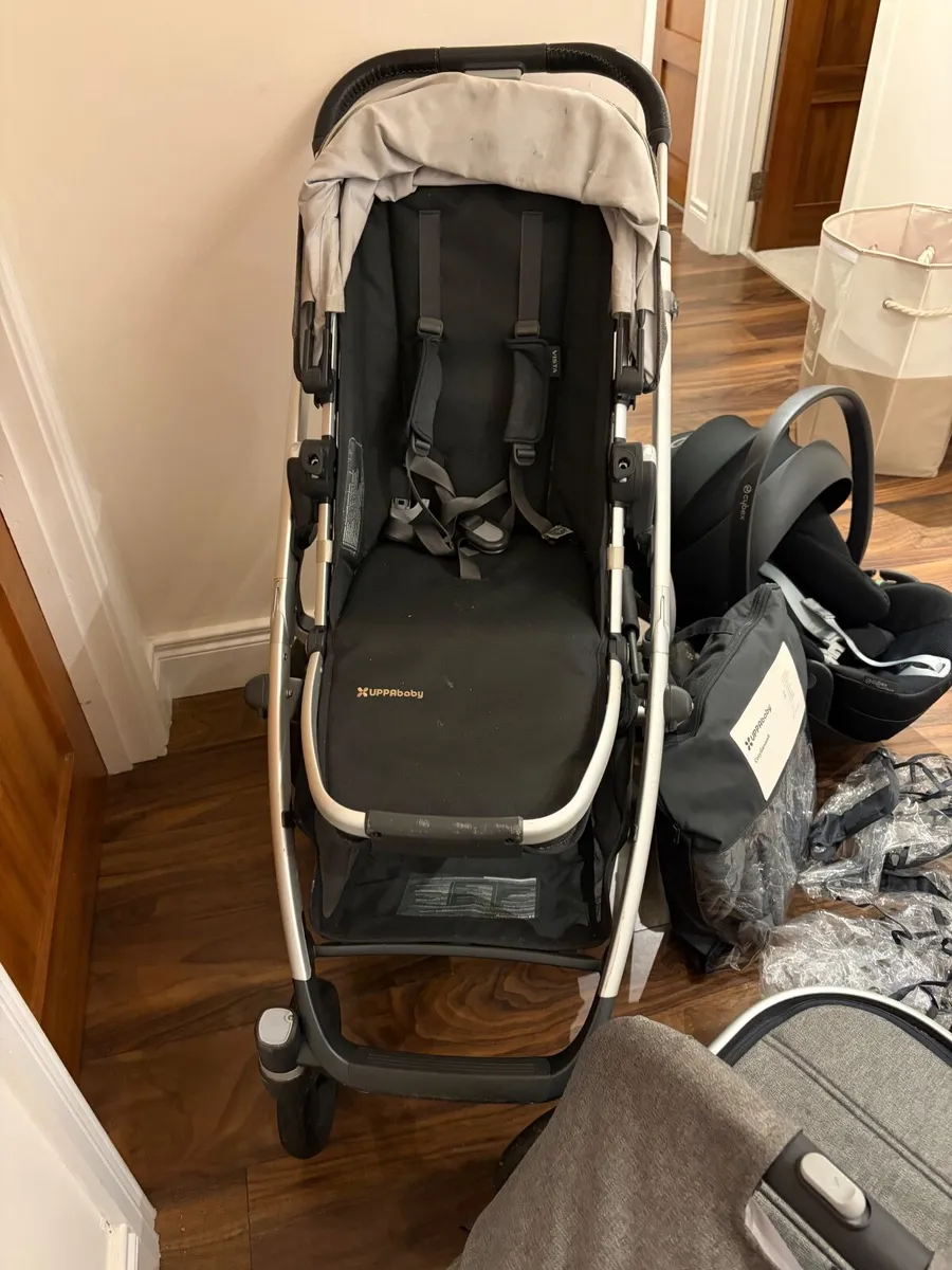 Uppababy Vista V2 travel system - Image 3