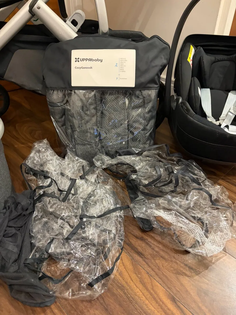 Uppababy Vista V2 travel system - Image 4