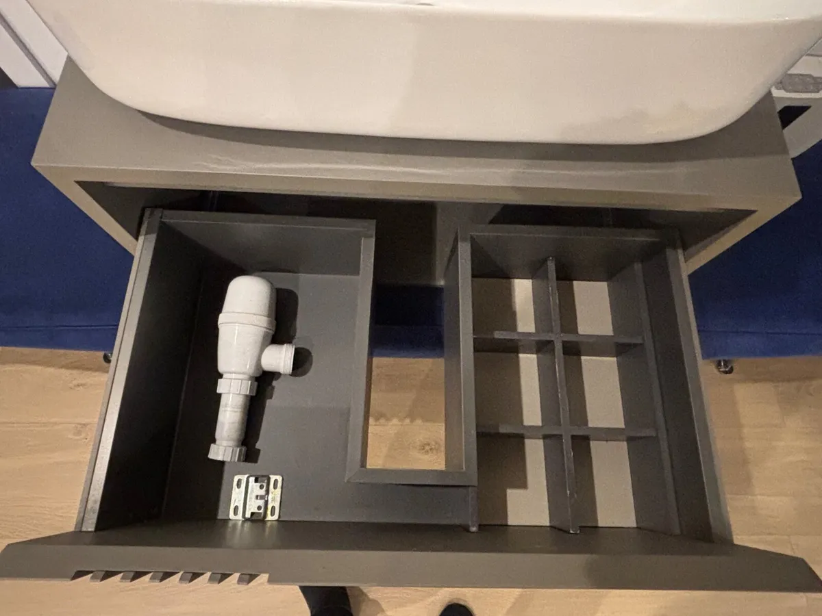 Bathroom vanity sink and tap - brand - porcelanosa - Image 2