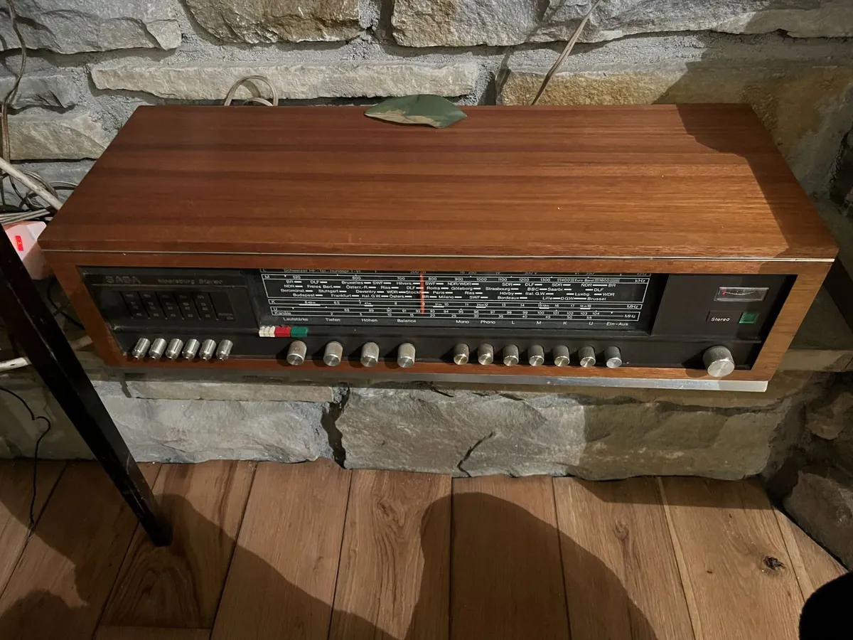 vintage radio - Image 1