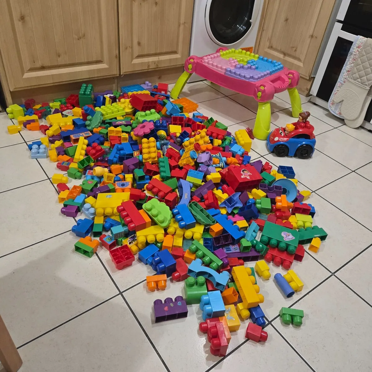Large box mega bloks  580 peases - Image 3