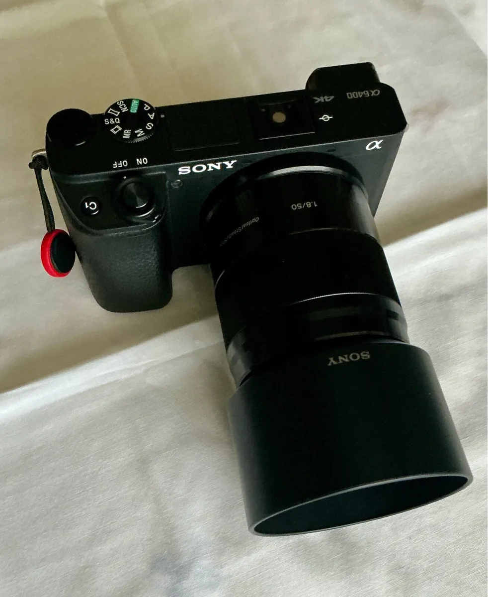 Sony A6400 Camera + Sony 50mm f/1.8 OSS Lense - Image 2