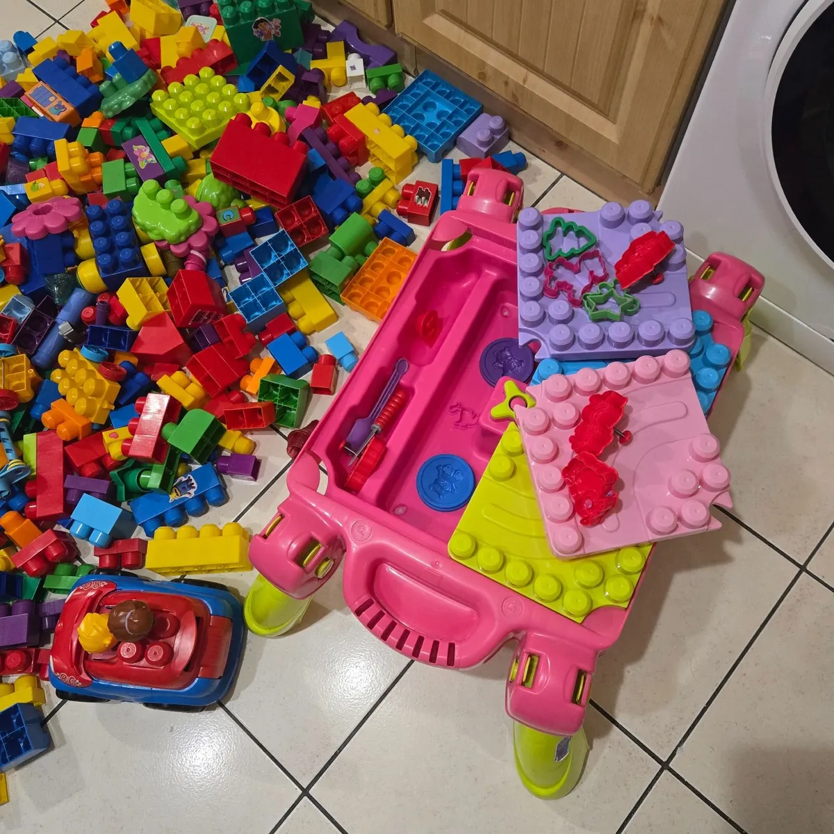 Large box mega bloks  580 peases - Image 2
