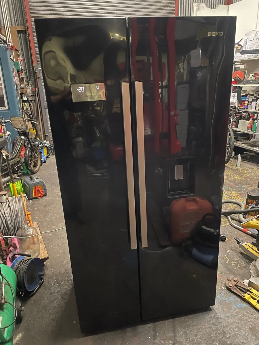 American fridge freezer with drink dispenser - Image 1