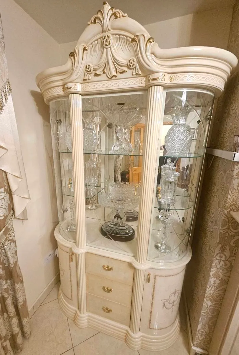 Beautiful Italian Cream & Gold Furniture Set - Image 2