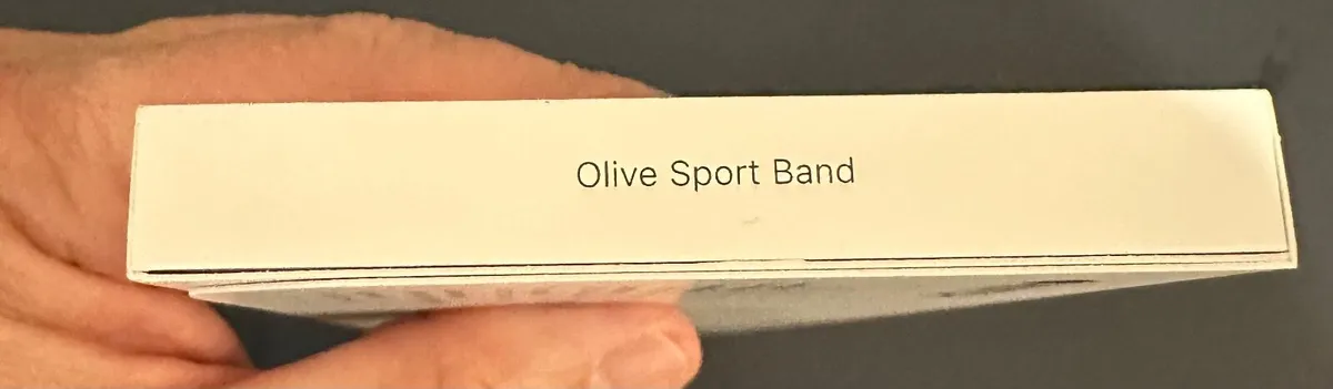 Apple Watch Series 8  45mm Black + 2026 Olive Band - Image 4