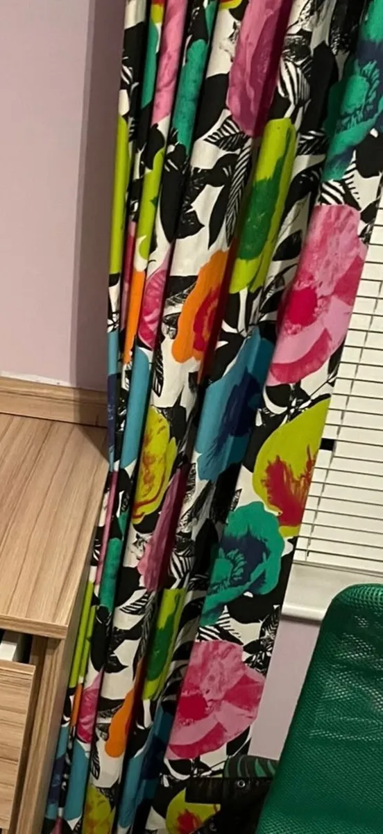 Window Curtains - Image 1