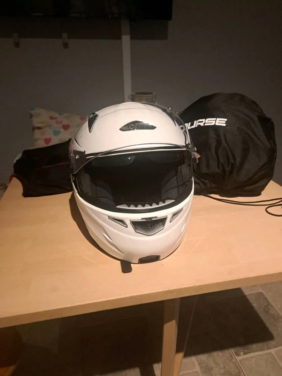 Motorcycle helmet - Image 3