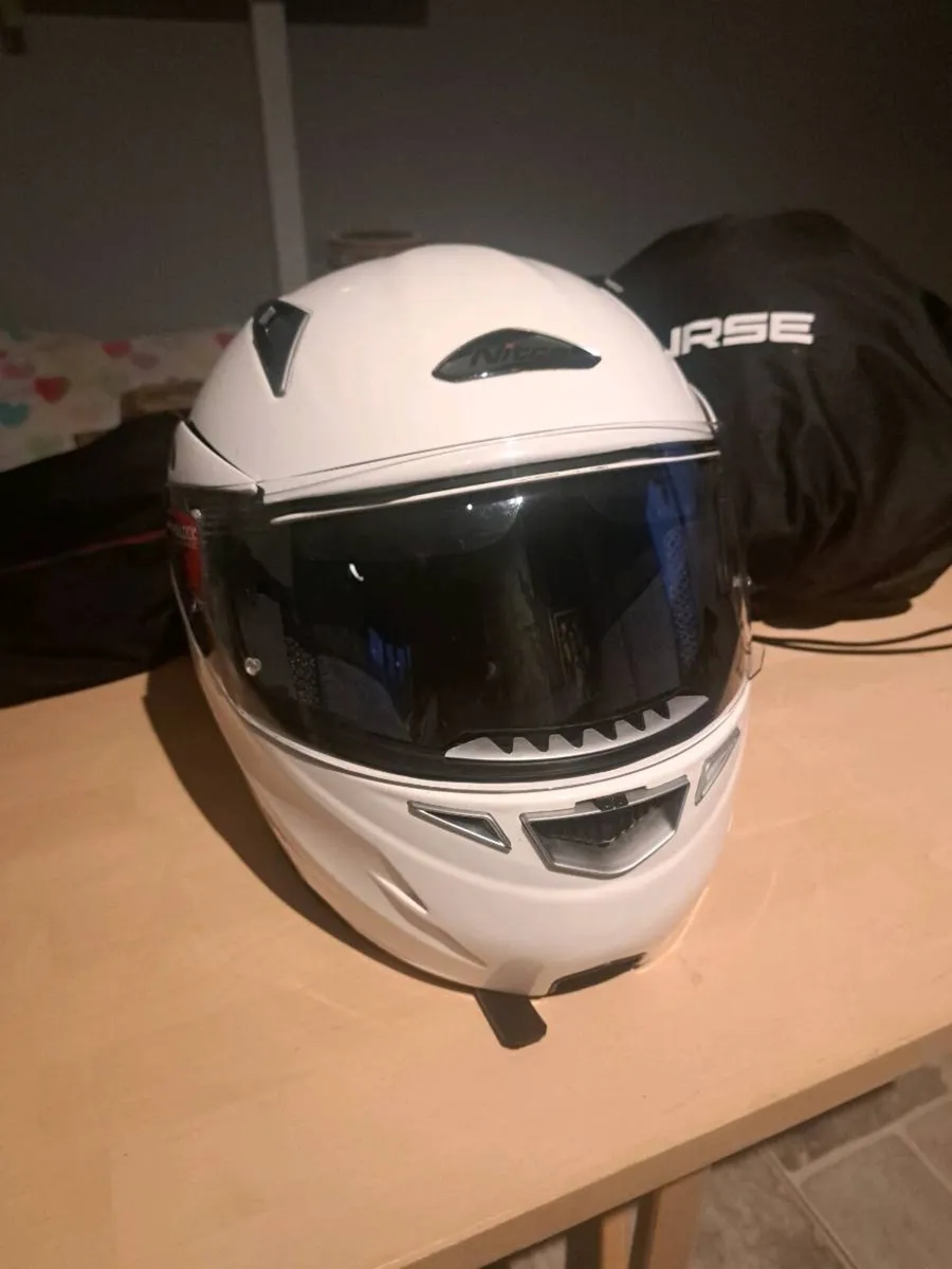 Motorcycle helmet - Image 4