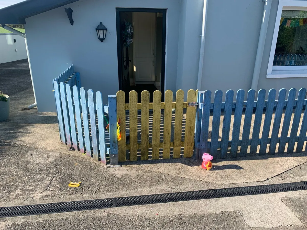 Play area Timber fencing - Image 4