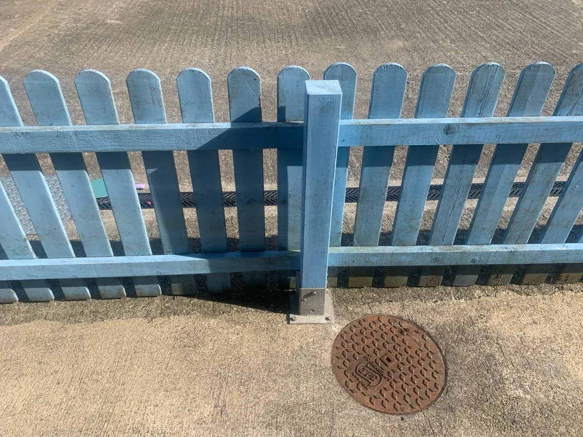 Play area Timber fencing - Image 2