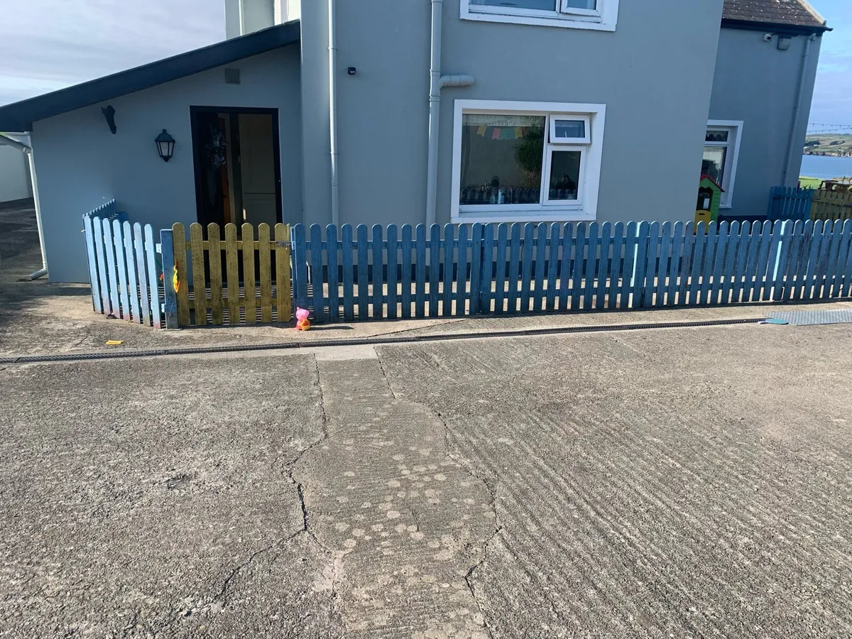 Play area Timber fencing - Image 1