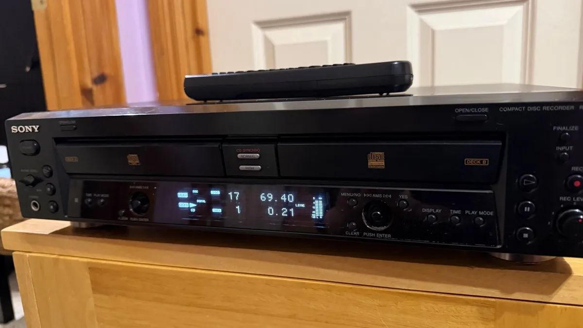Sony CD recorder /CD player - Image 2