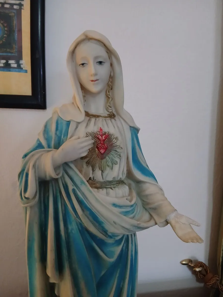 Vintage Blessed Virgin Mary Statue. - Image 3