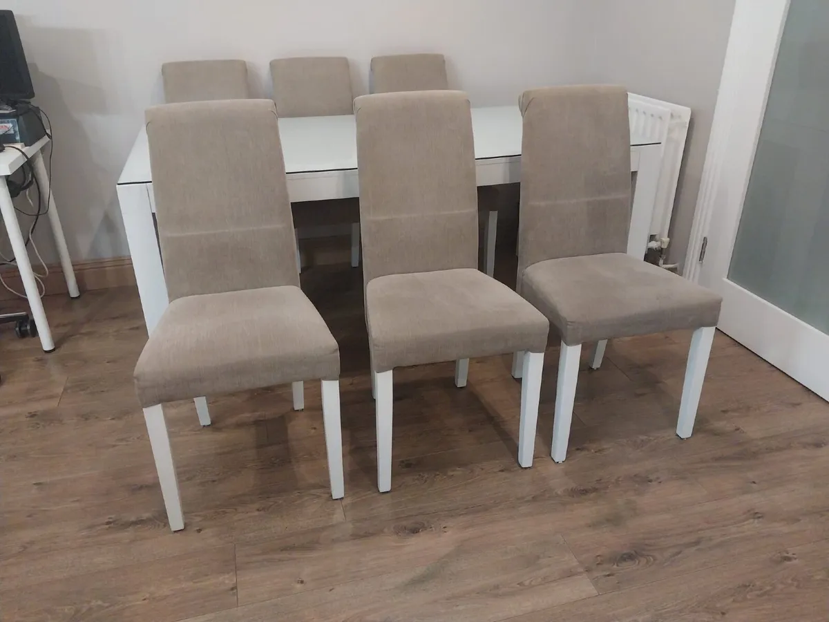 Table & 6 chairs - Image 3