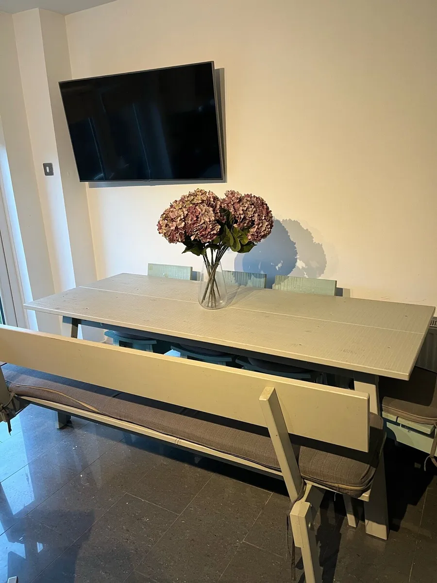 Dinner table - Image 2