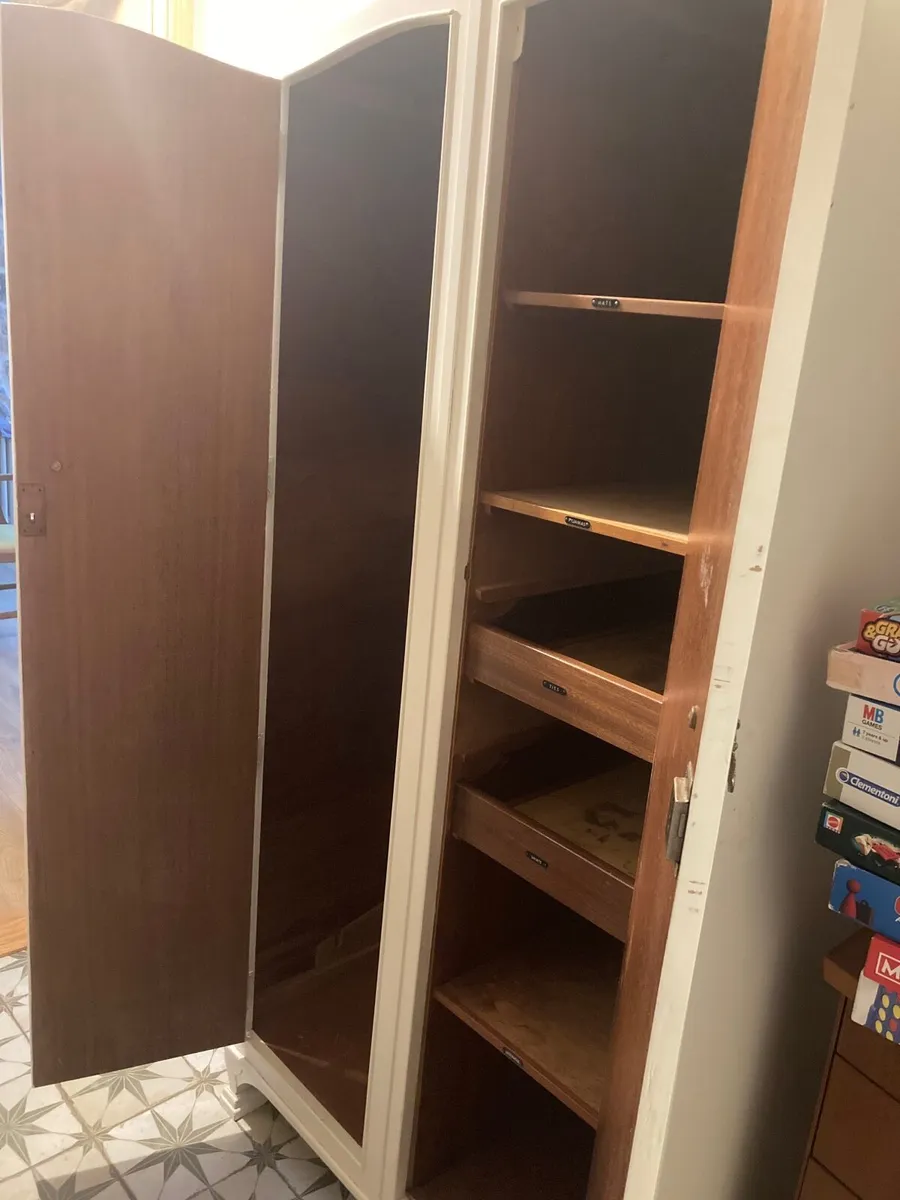 Beautiful old solid wood wardrobe - Image 4