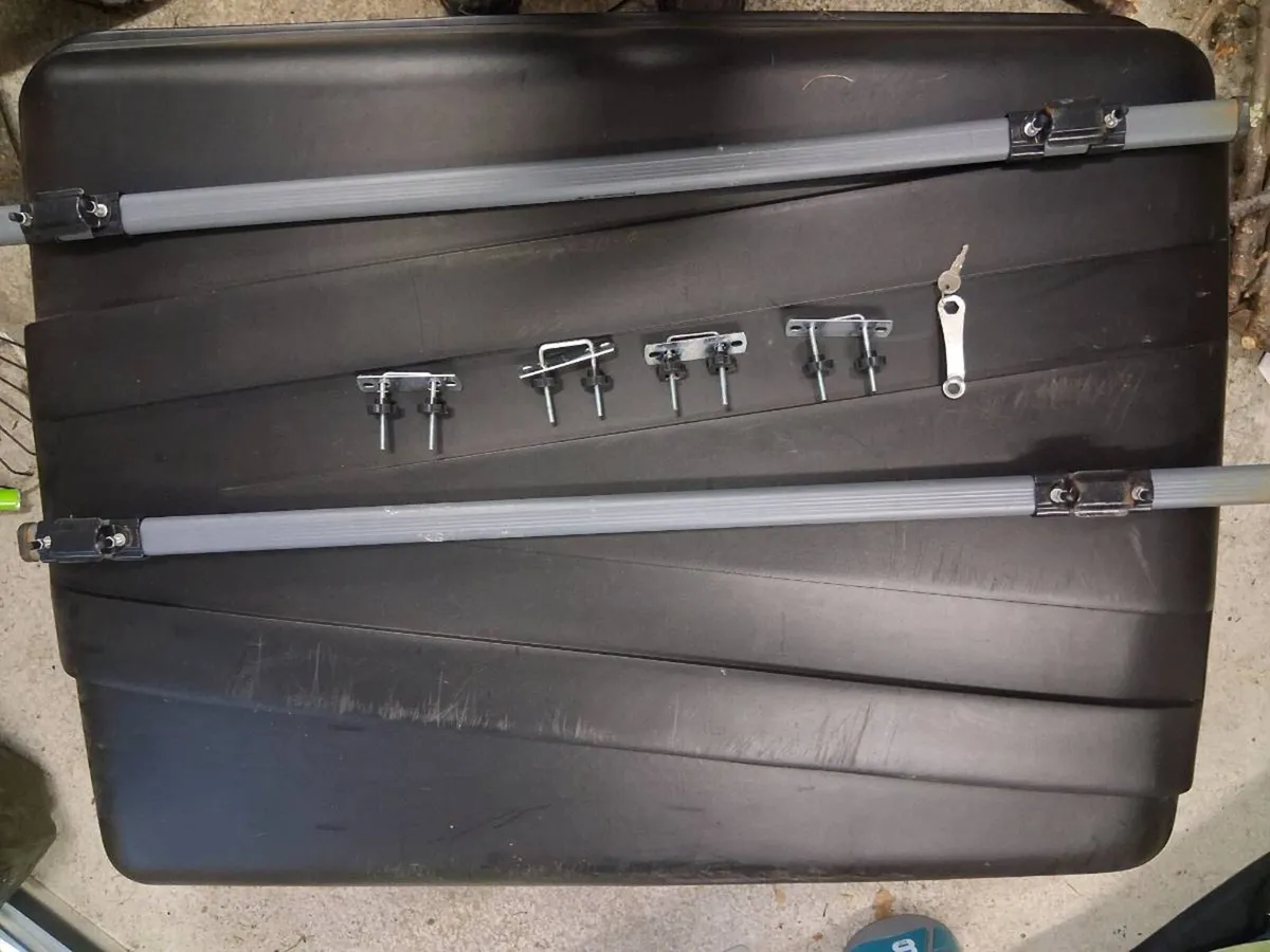 Roof box - Image 1