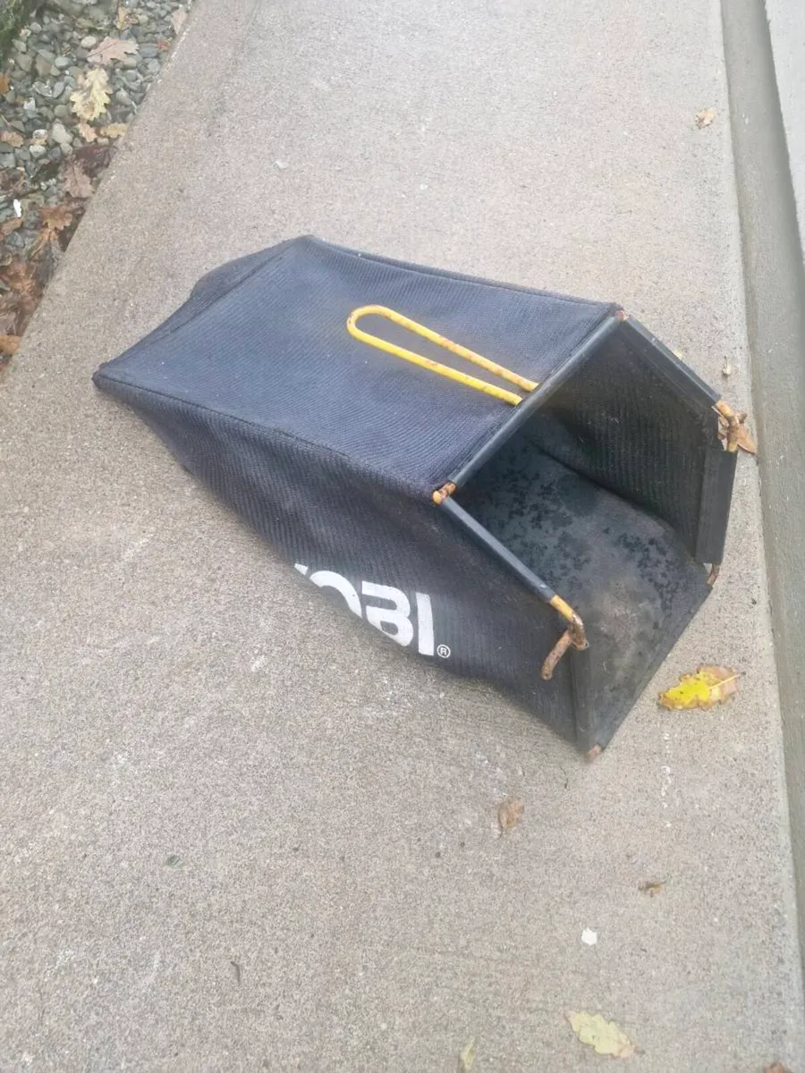 Self drive Lawnmower for sale like new - Image 1