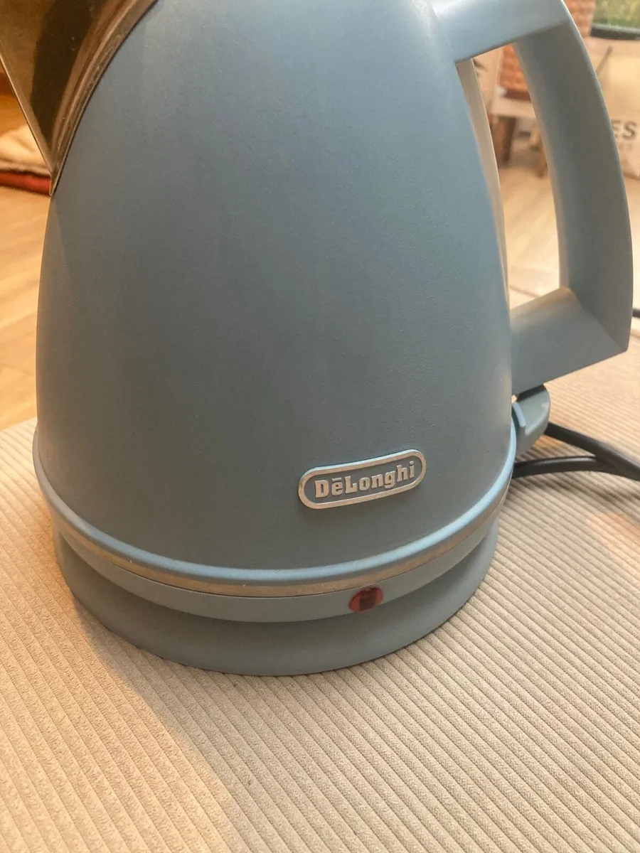 Delonghi kettle, light blue - Image 1