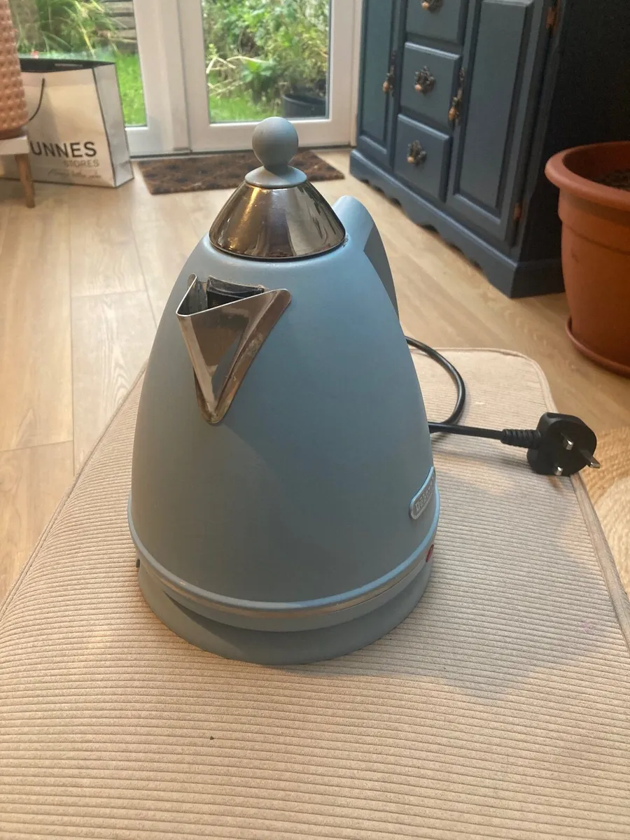 Delonghi kettle, light blue - Image 2