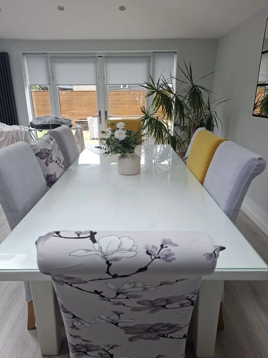 Glass topped dining room table 8 seater - Image 1