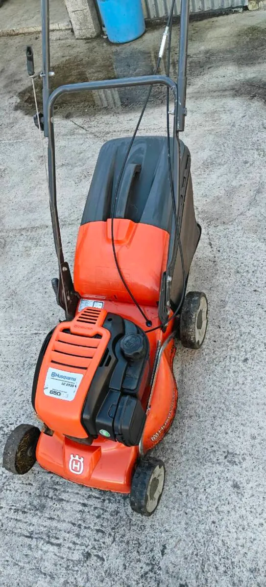 Husqvarna self propelled lawnmower - Image 1