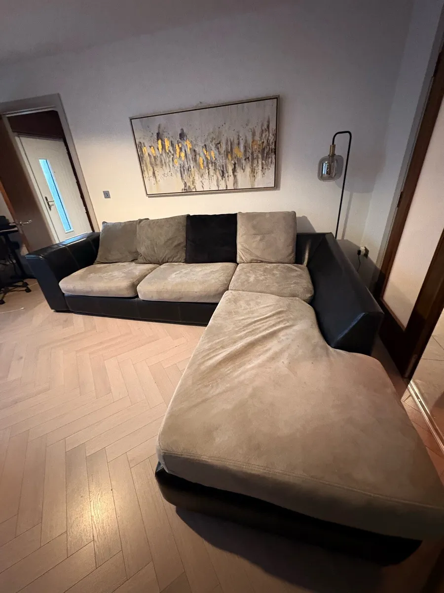 Sofa - L shaped - Image 1
