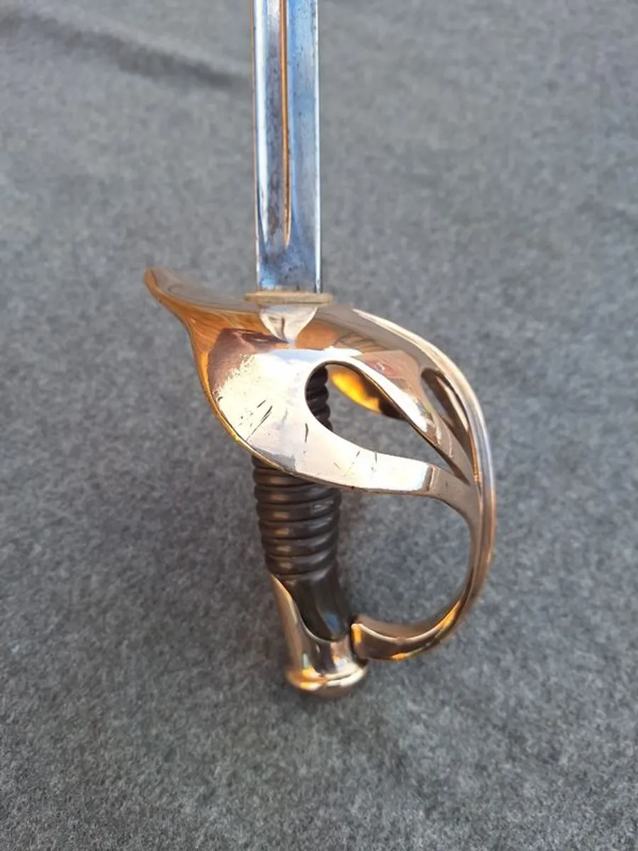 Antique french cavalry sword - Image 4