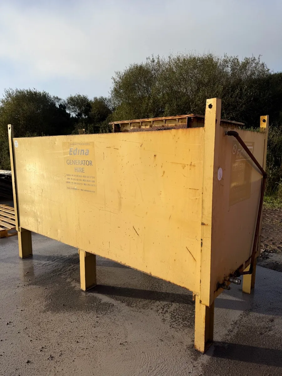 Fuel tank bowser - Image 1