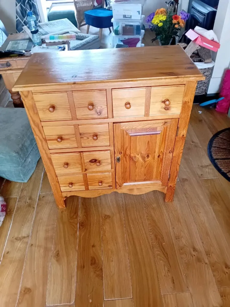 Small sideboard solid oak - Image 1