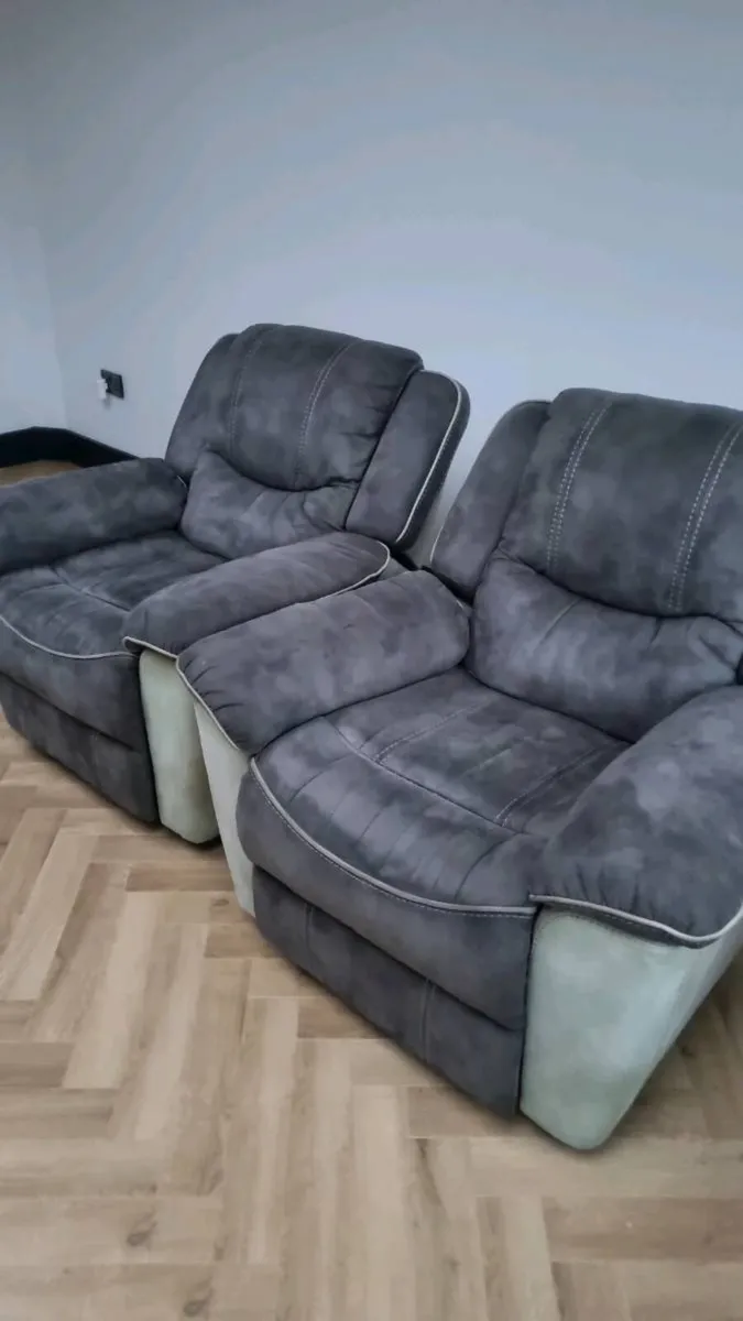 Recliners x2 - Image 1