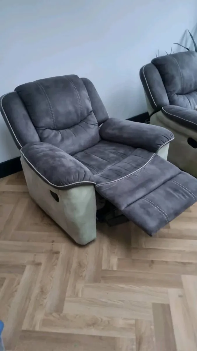 Recliners x2 - Image 3