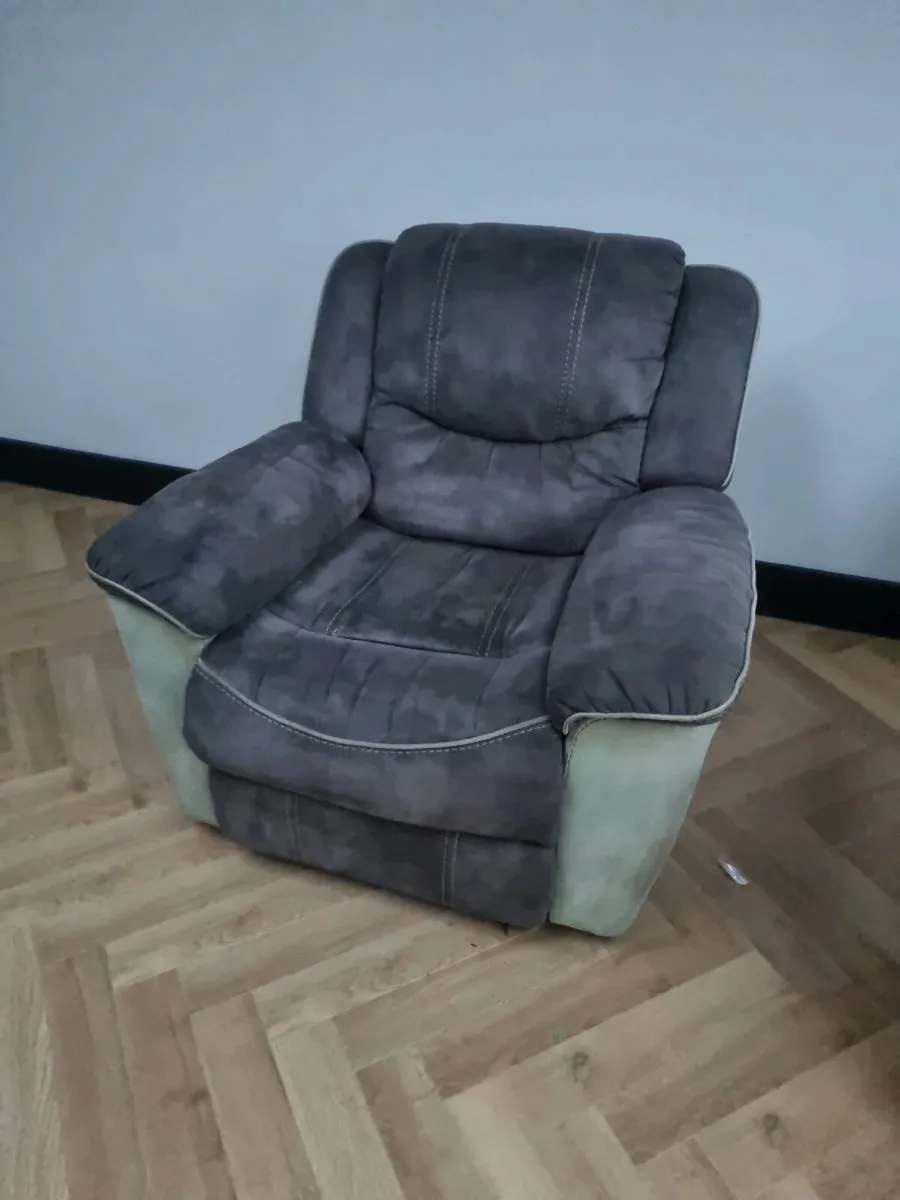 Recliners x2 - Image 4