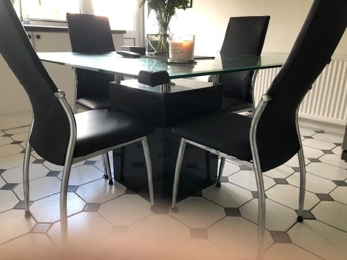 Glass table and 6 chairs - Image 3