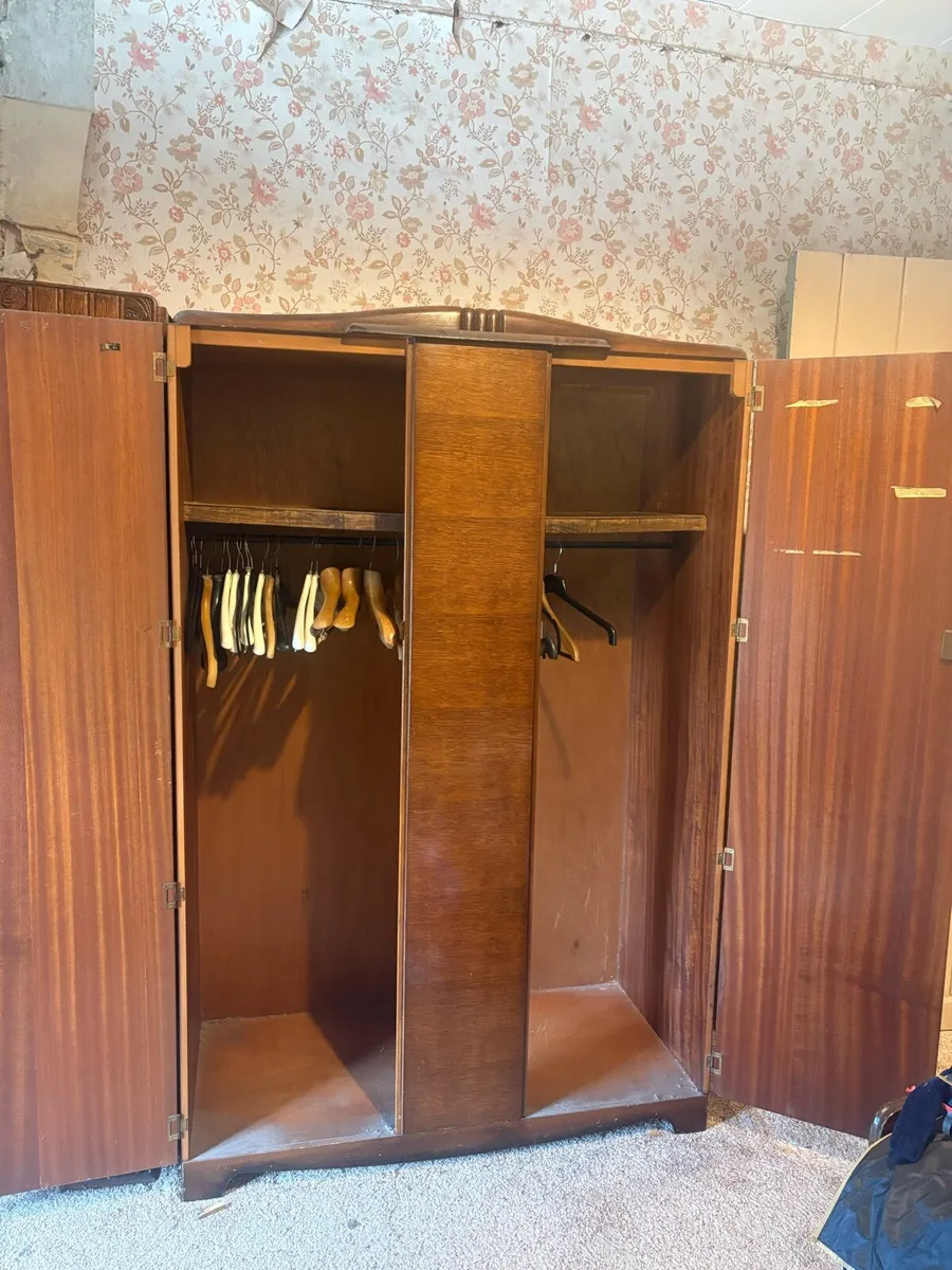 Antique wardrobe - Image 2