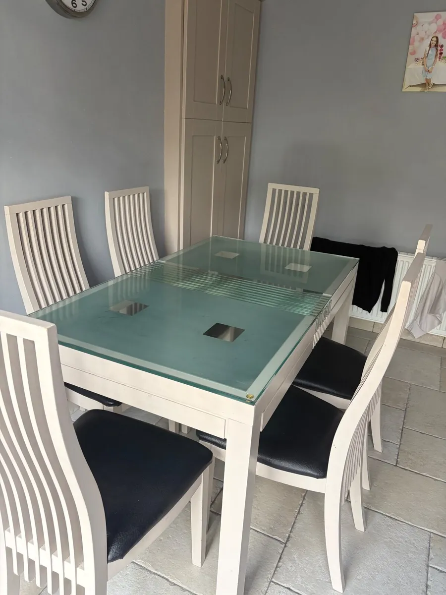 Table & 6 chairs - Image 1