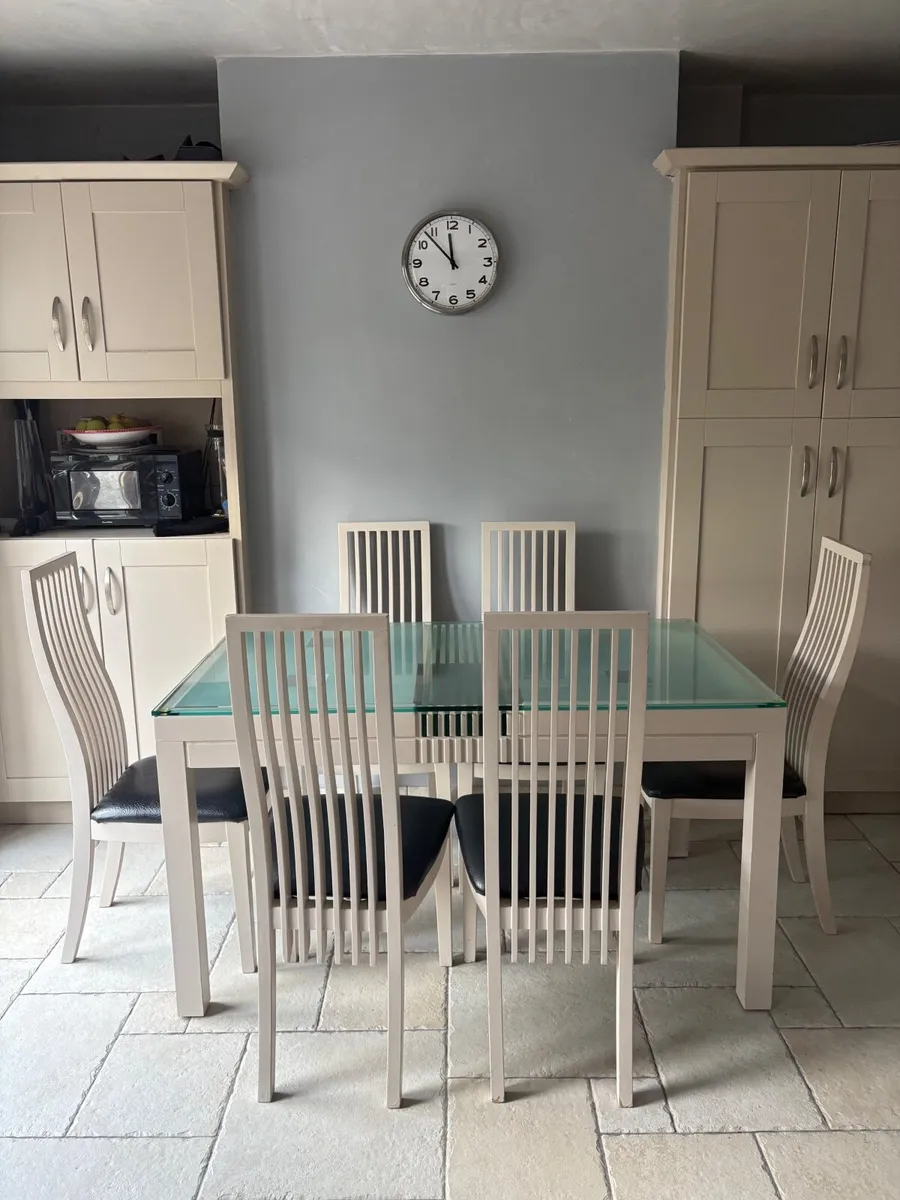 Table & 6 chairs - Image 2