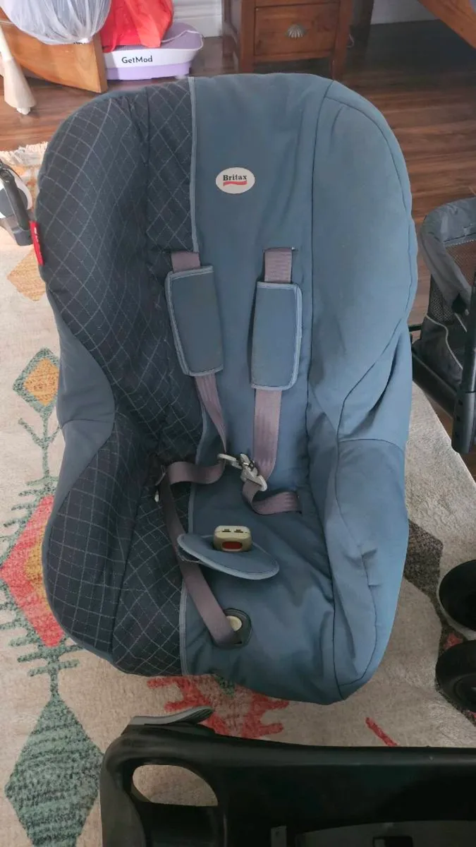 Baby travel system and car seat - Image 1