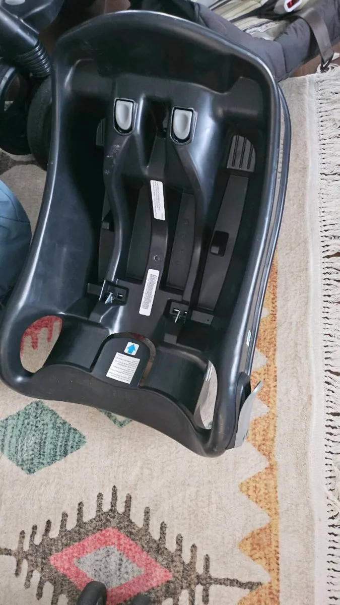 Baby travel system and car seat - Image 3