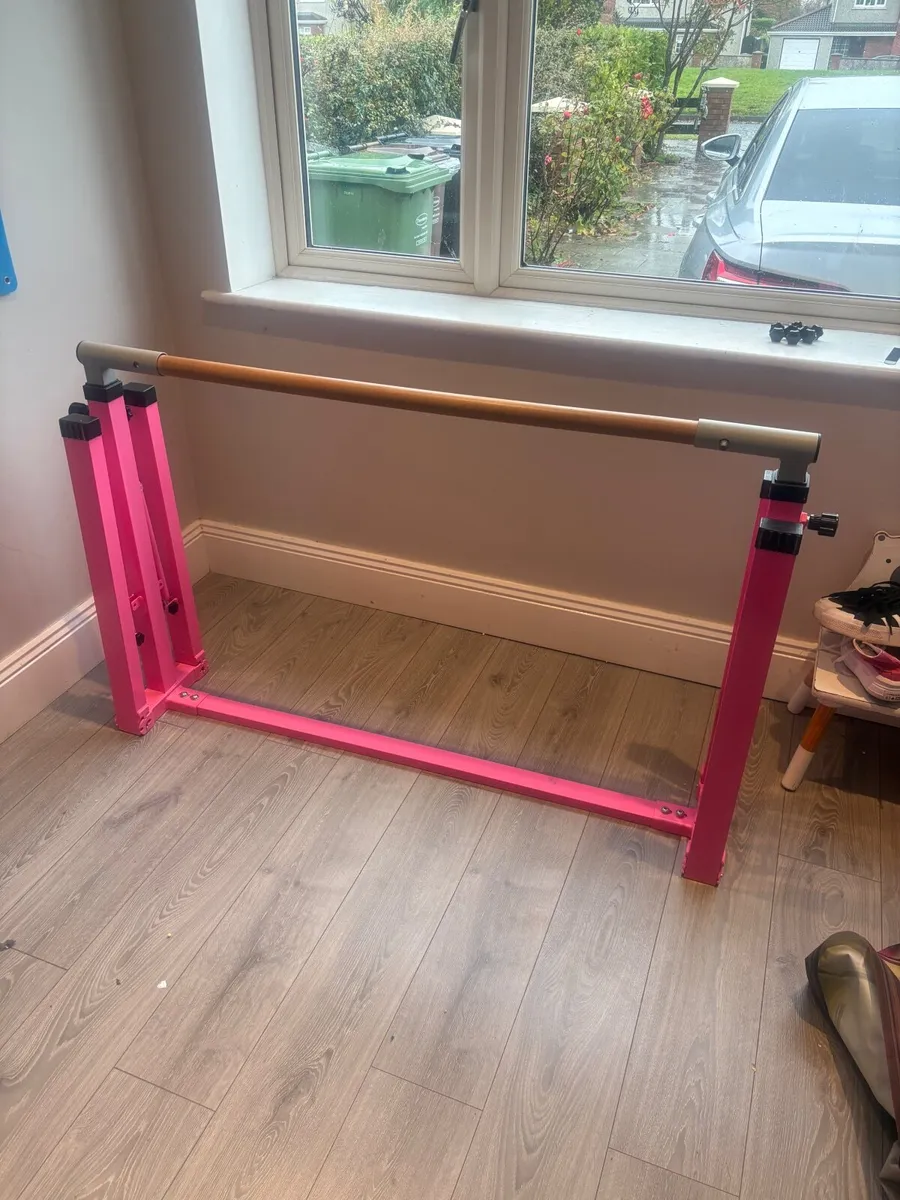 Gymnastics bar and crash mat - Image 4